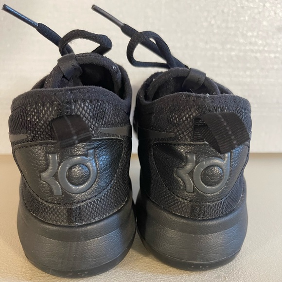 Nike Boy KD 9 sneaker, Size 3Y - Picture 5 of 8